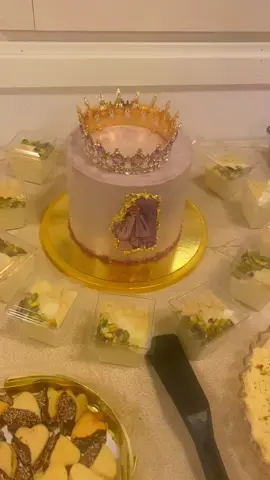 Cake by @Soha El #حجاب #مبروك #مبارك #حفله #glitter 