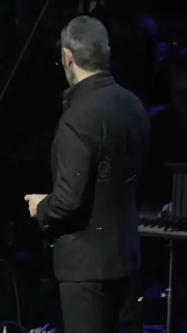 عيونك مدائن للطمأنينه وأنا دونهما أعيش في غربة لا تنتهي #hesham2852  #كاظم_الساهر 