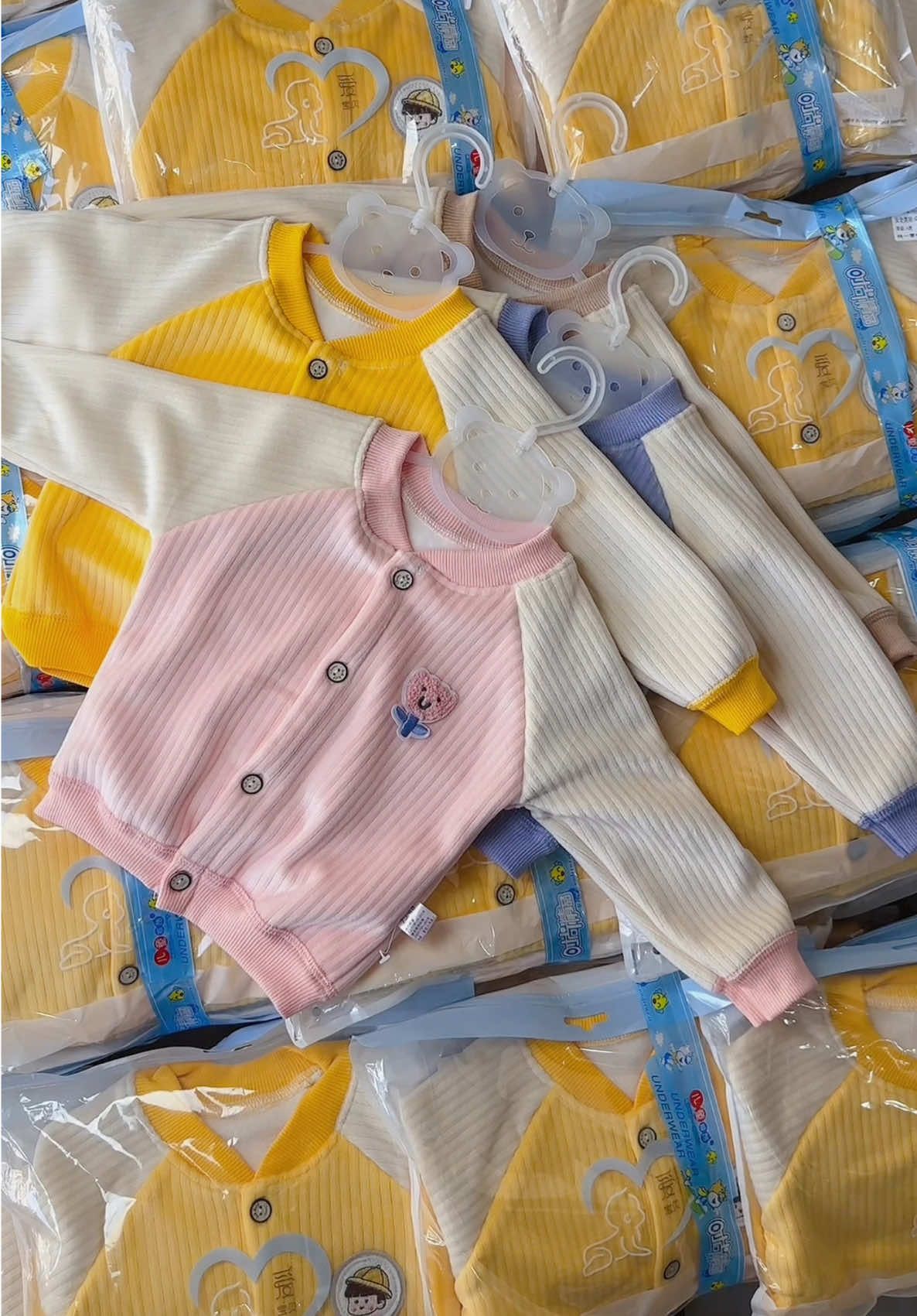 Áo khoác nỉ nhung cho bé size 6-15kg #aokhoacchobe #aokhoacnichobe #aokhoacninhungchobe #aokhoacnhungchobe 