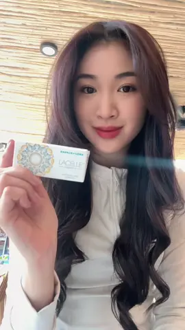 Favorit kamu yang mana nih ?  Crystal Brown, Twinkle Brown, atau Sparkling Black? Cobain contact lens terbaru dari Lacelle Grace by @Bausch+Lomb Indonesia dan rasain bedanya!  Kalian bisa Order di TikTok Shop @Optik Seis sekarang! Yuk kembaran sama aku 😘 #LacelleGrace #LetsGo #LetsGoEnergetic #LetsGoChic #LetsGoElegant