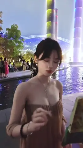 Chengdu Auto Show Outdoor shooting.... #Good figure and good temperament #Xiao Sijia #SweetGirl #Beauty #CarModel Little sister 