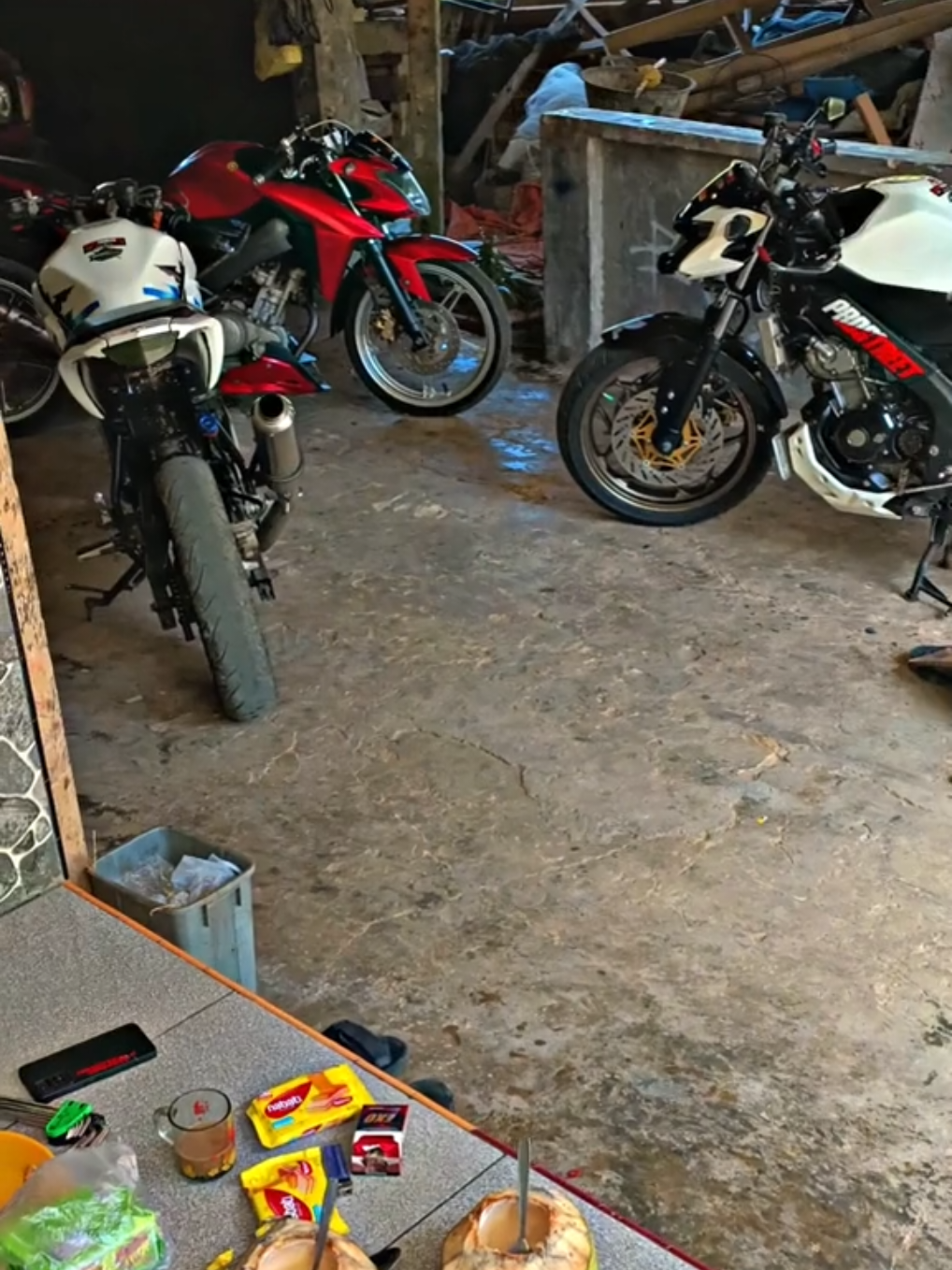 nge es bolo #vixion #vixionmodifikasi #vixionss #vixion150 #vixion_prabu #vixionindonesia #vixionold #cinematicmotor #cinematic #vixionkomorod #vixionroadrace 