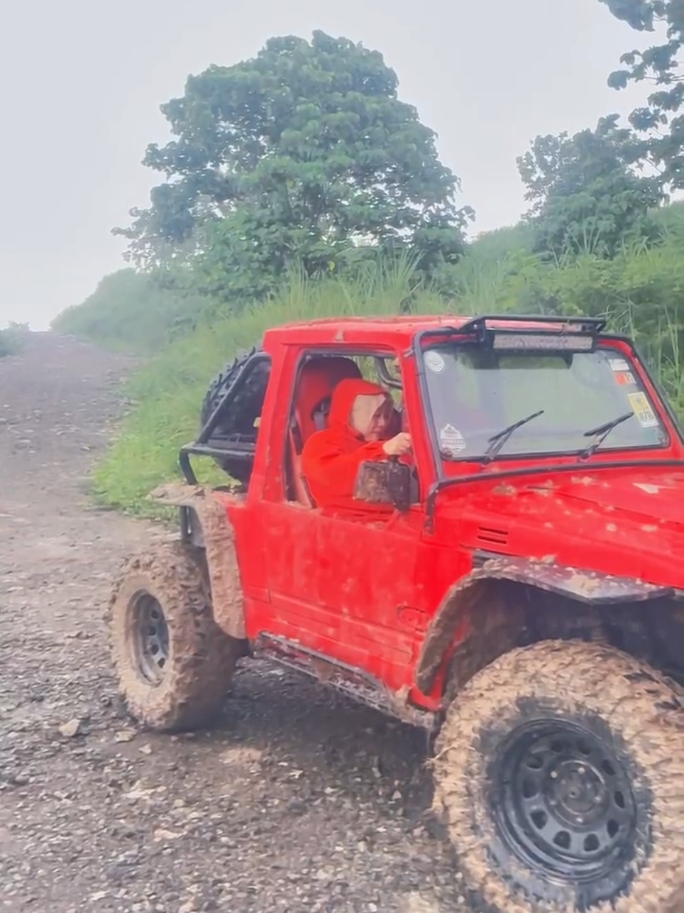 🔥uji coba lintasan castle-offroad di Cikao Park Purwakarta 🔥 Plt Kabid Kepemudaan Disporaparbud Kab. Purwakarta, Eric Senjaya, berkolaborasi dan bersinergi dengan Pengendali Dampak Lingkungan Ahli Muda Bidang P2KL DLH kab. Purwakarta, Indi Annisa Hapsari, melakukan uji coba lintasan castle-offroad Cikao Park Purwakarta, Jumat Petang (12/9) Kegiatan ini dilakukan sebagai ikhitar bersama dalam menyediakan sarana prasarana kepemudaan di Purwakarta yang aman, menarik, dan memicu adrenalin pemuda pemudi purwakarta. Disamping itu mampu memupuk kecintaan masyarakat terhadap alam dan keasrian lingkungan nya. Jaya selalu pemuda purwakarta, pemuda purwakarta istimewa #purwakartaistimewa #pemudapwkistimewa #bidangkepemudaandisporaparbud #bidangp2kldlh #kolaborasilintassektor