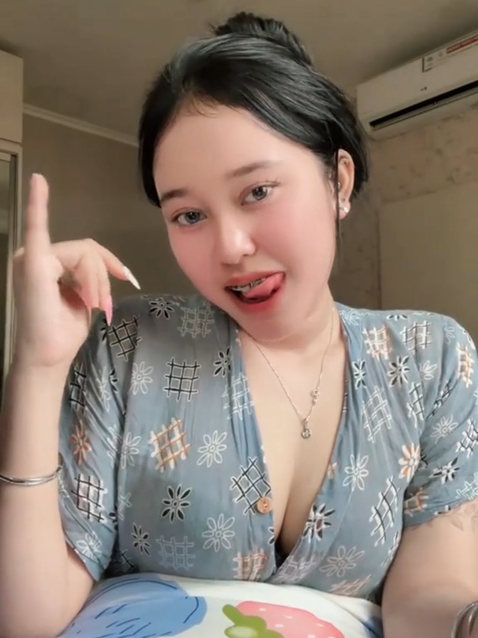 Seru Nihh #erniniih #gemesin #manispedesngegigit #wanitaidaman #cantik 