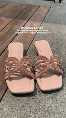 super mewah dipakai dibawah matahari😍‼️ #sandalwanita #rekomendasisandalwanita #fyp #sandalmewah #shining 