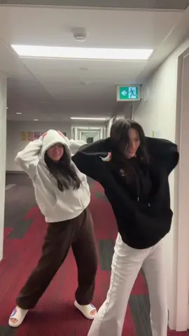 Late night dance with @Emma #trending #dance #fyp #friends #funny 