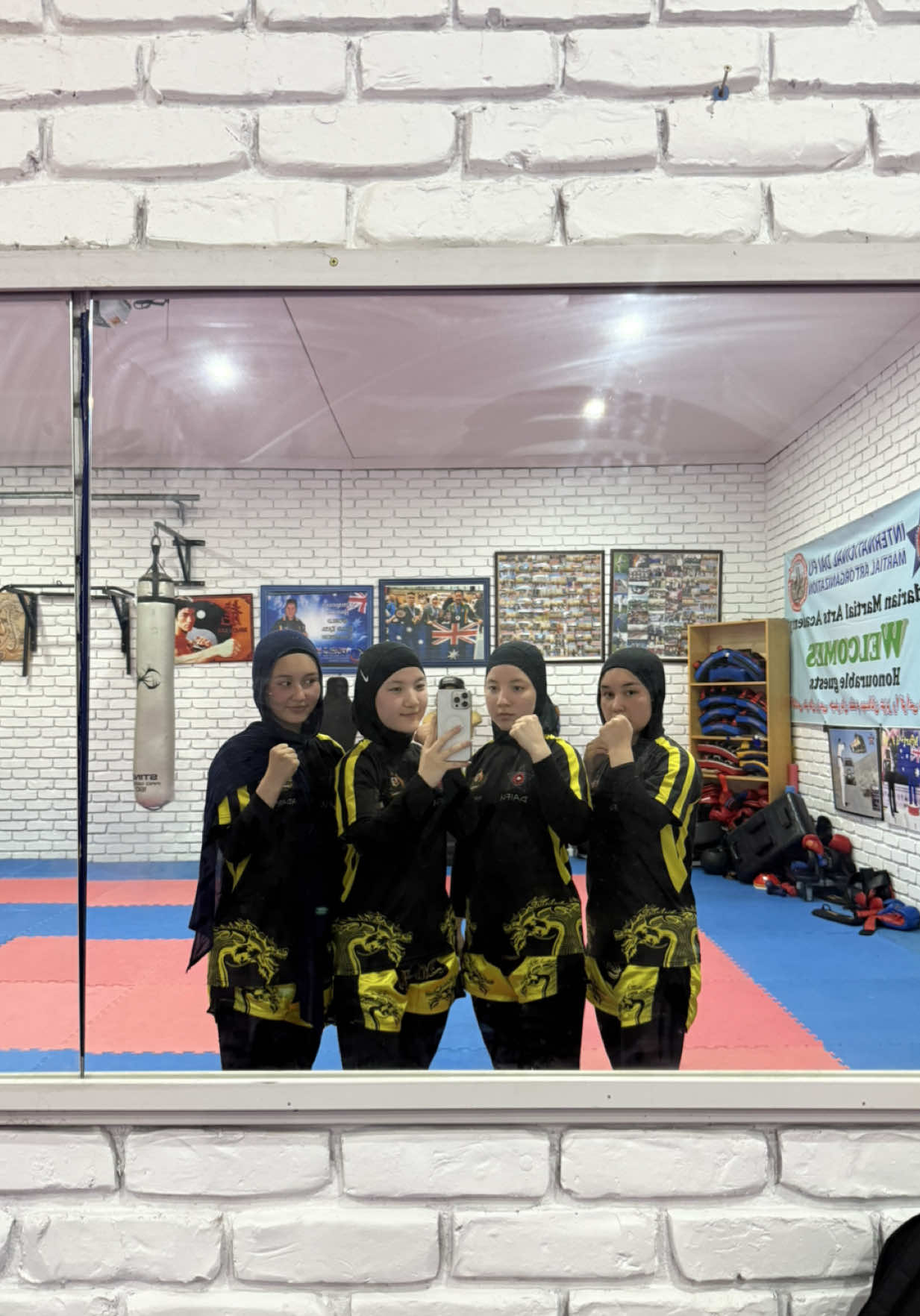 Free flights? Sounds good to me🏃‍♀️🥊@Sania Haidarian @Mahbob + Habiba #fyp #foryoupage #boxing #muaythai #afghanistan🇦🇫 