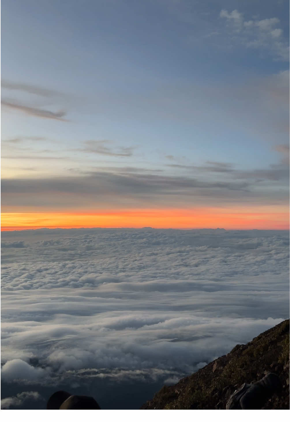gagahnya sindoro & sumbing #slametmountain #slametviabambangan #pendakifomo #pendakiindonesia #3428mdpl 