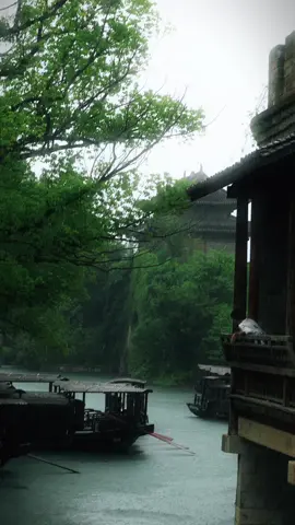 Raindrops, whispers of the river #hangzhou #china #photo #rain 