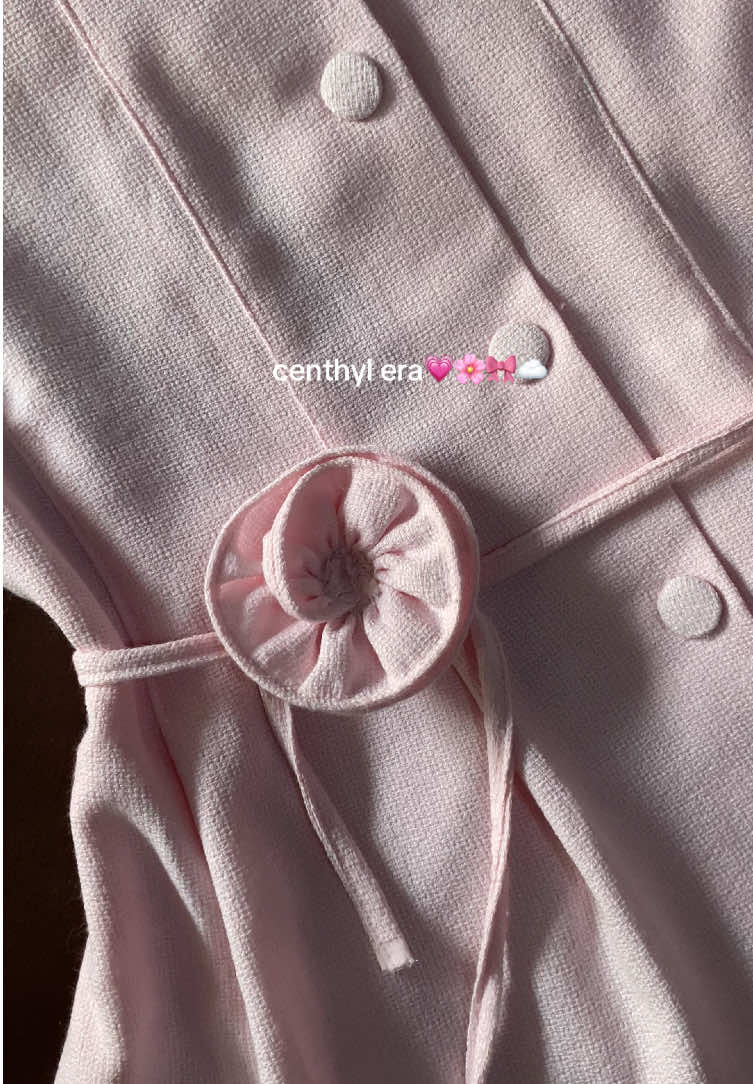 jatuh cinta sama blouse satu ini #outfit #outfitideas #outfitinspo #OOTD #foryoupage 