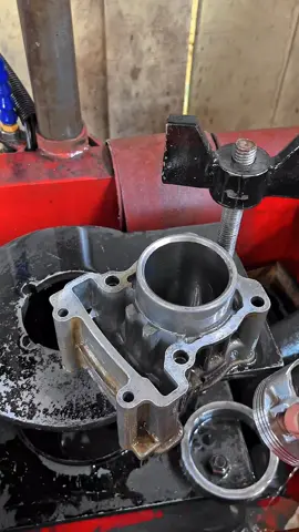 bukan slowmo lo ya🤫😋 siap meluncur ke bandar lampung,terimakasih atas kepercayaanya @rosidin270  #teknik #setiamotorteknik #allah #pacitan24jam #bubut 