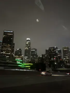 Don't mind the reflection of the lights#fypシ #fyppppppppppppppppppppppp #viral #losangeles #nightsky 