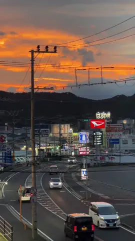 Ở đất nước mặt trời mọc, hoàng hôn cũng có cách riêng để dạy ta cách tạm biệt mà vẫn đẹp đến nao lòng.#hoànghôn #chill 