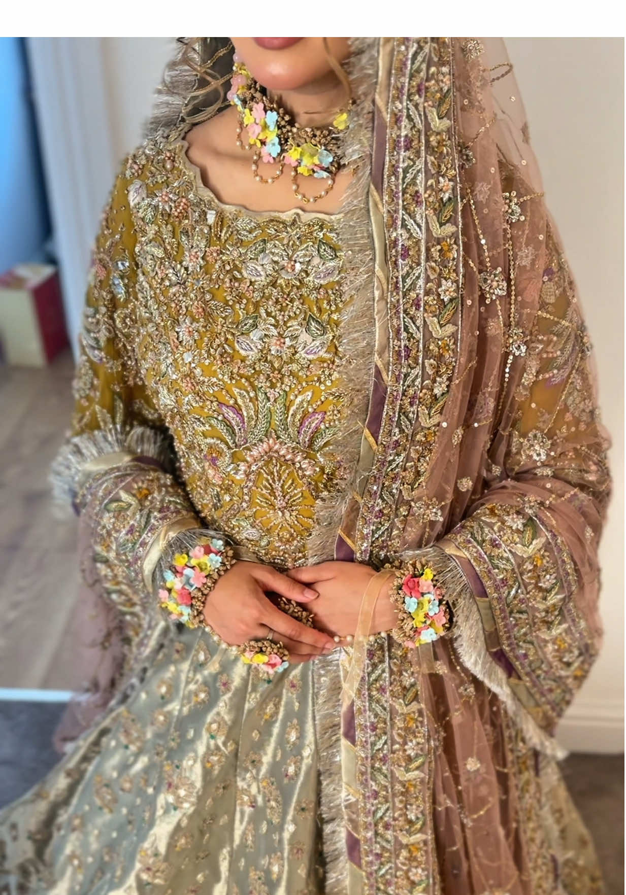My Mehndi 🧡 Outfit: Faiza Saqlain Jewellery: @AAbiz Art  Stage: @thefunctionempire  Setup: @Floral & Co  #mehndibride #pakistaniwedding #weddingdress #pasteloutfit #pakistanibride 