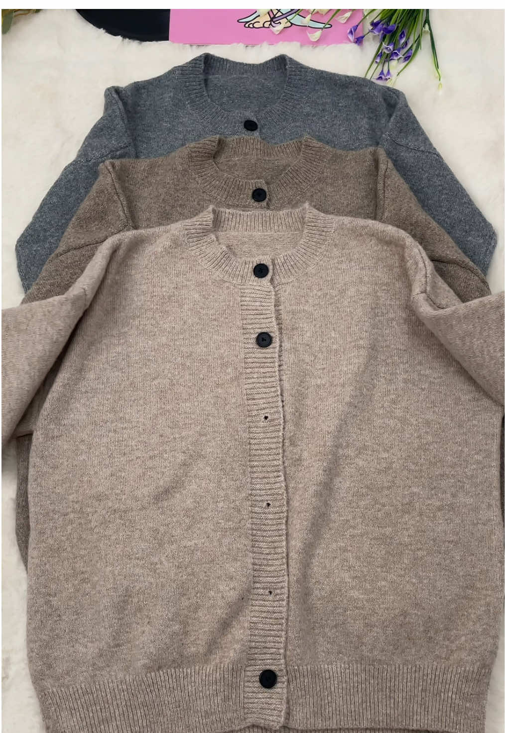 The king of basics!🤩 #sweater #casual #comfy #roundneck #tiktokshop 