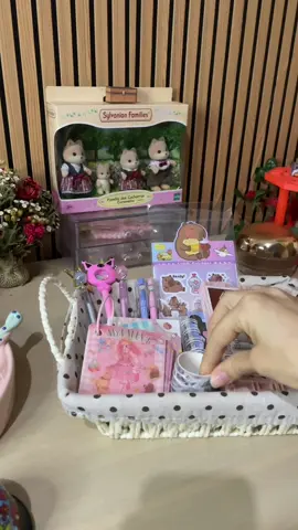 -A caixa com os outros itens atrasou a entrega, mas não vai mudar o cronograma, já que o prazo limite para chegada é nessa segunda. Amanhã divulgarei mais os valores, um Sweet Beijo!!✨ - - - - - - - - - - - - - - - - - - - - - - - - - #mysterybox #mysteryscoop #mysteryboxbrasil #caixamisteriosa #cutestationery 