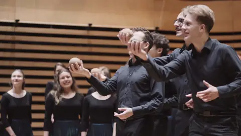 Chór Śląskiego Uniwersytetu Medycznego w Katowicach - The coconut song🎶 Przypominamy, że właśnie trwa nabór do naszego chóru!  Wyślij zgłoszenie na maila: chorsum2018@gmail.com i rozpocznij z nami swoją muzyczną przygodę! 🤗 #nabór #music #viral_video #coconutsong #choir 