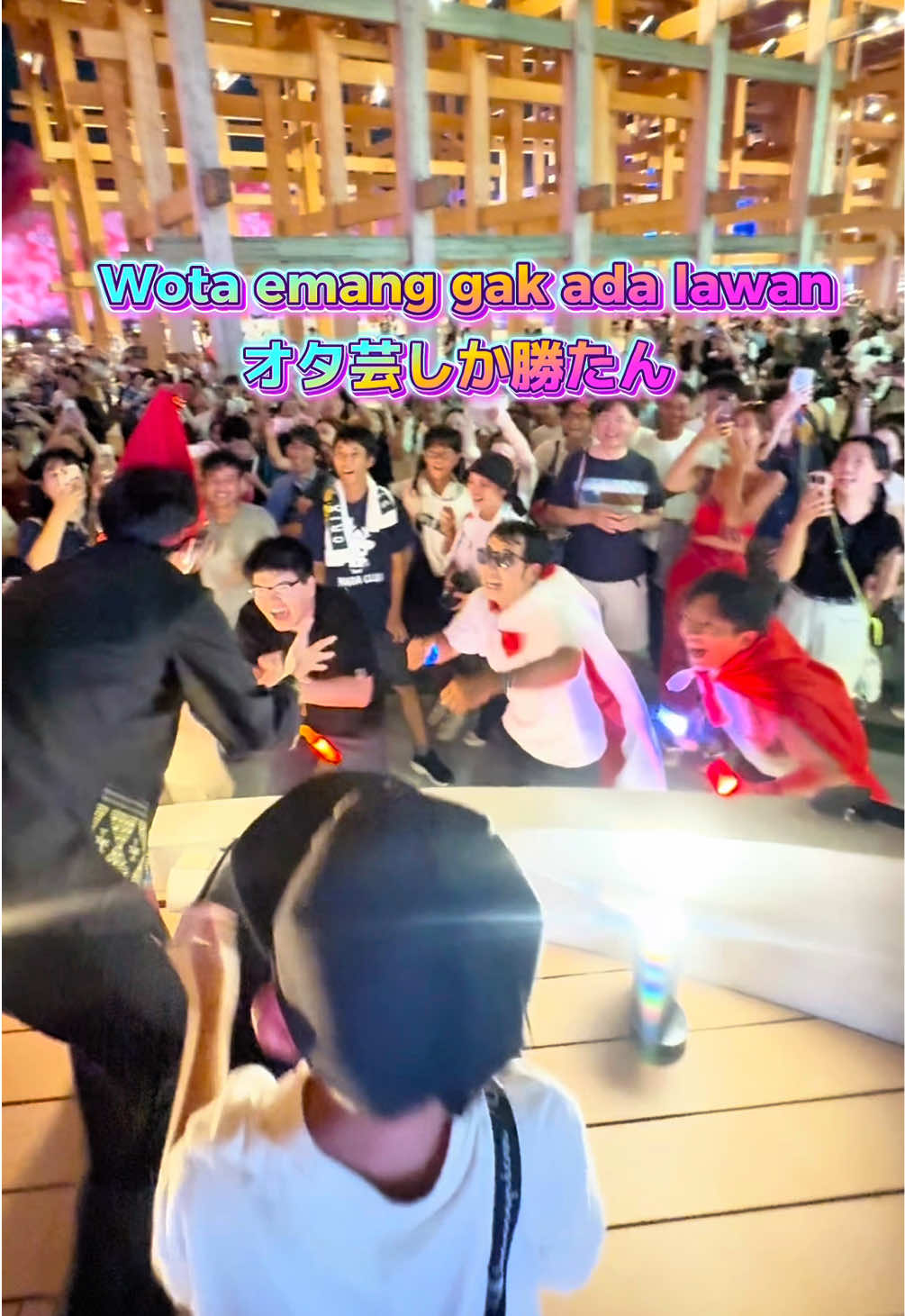 Wota pusat sedang beraksi  Padahal cuman 3 biji ,  ramenya ngalahin se stadion🔥 本場のオタ芸がインドネシア館で本気参戦！ たった3人なのに、盛り上がりはスタジアム級🏟️ Wota cabang Indonesia, ditunggu partisipasinya🥰 オタ芸インドネシア支部、ご参加待ってます✨ 🇮🇩 @Expo2025Indonesia  Yoyakunashi Girls&Boys @Lin Konnichiwa🇮🇩🇯🇵  and others🫶 #オタ芸 #indonesiapavilion #expoosaka2025 #jkt48 #インドネシアパビリオン 