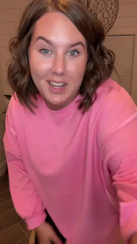 Sweatshirt season 🙌🏻 #sweatshirt #comfy #leggings #midsize #plussize 