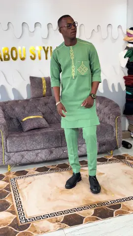 Boutique& Atelier✂️🧵 Avec un prix exceptionnel Cousu par les tailleurs venant au Nigeria  très qualifié. Infos ligne 📞74016769 ☎️70709290 Possibilité de faire sur mesure dans 3 jours Possibilité de prendre votre mesure sur place Nous sommes à Kalaban coura Aci non loin Waraba Saba 