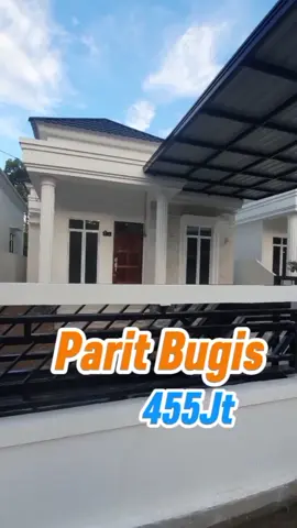 Lokasi strategis dalam kawasan berkembang tepi jalan utama Parit Bugis Type 60  Tanah 8 x 18 meter 2 kamar tidur 2 kamar mandi Listrik 1300 w PDAM lancar ------------------ Bonus:  * Kanopi carport * Pagar pembatas * Keramik Carport ------------------ Harga: Rp. 455juta Tersedia juga type 80  Info dan survey: Ujang Pasti: 081256963590 #rumahsiaphunipontianak  #tanahjualpontianak  #rumahbarupontianak  #rumahminimalispontianak  #rumahclusterpontianak 