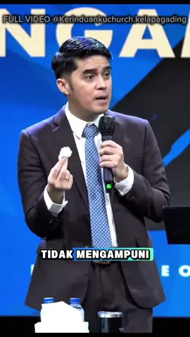 🔎 Ada penelitian unik: dua orang diminta mengunyah kapas. ➡️ Yang pertama, sambil mengingat kepahitan & kebencian → hasilnya enzim berbahaya pemicu kanker. ➡️ Yang kedua, sambil mengingat berkat & hal-hal baik → hasilnya enzim yang menaikkan imun tubuh! Artinya? Saat kita tidak mau mengampuni, orang pertama yang tersakiti bukan orang yang kita benci… tapi diri kita sendiri. 🙏 Belajarlah lepaskan pengampunan, supaya hati kita bebas dan tubuh kita kuat! ❤️ Setuju? Tulis “AMIN” di komen & jangan lupa follow @suarakasih untuk renungan singkat lainnya ✨ #gideonsimanjuntak #suarakasih #renungankristen #firmantuhan #motivasirohanikristen 