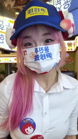 猫的思想很单纯 你半夜起床不小心绊到它 它只会单纯的认为… 你半夜起来就是为了踢它的头 #卡点舞 #尹珍珠#甜妹#Grr舞蹈挑战#fyp