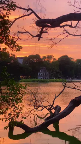 Một chút nhẹ nhàng hoàng hôn chiều Thu Hà Nội: #hanoi #hoguom #hoanghon 