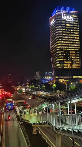 VIEW MALAM di jalan letjen s.parman.. halte tj tanjung duren🤩 • • #cityview #citylights #citylightsjakarta #citylightvibes #foryoupage❤️❤️ 