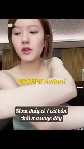 Trong livestream Triệu Lộ Tư có chia sẻ 1 phương pháp khai thông kinh lạc giúp thon chân và giảm cơn đau đầu bằng bàn chải massage. Đây là 1 trong những phương pháp dưỡng sinh được chia sẻ rất nhiều bên đó #fyp #viral #foryou #xuhuong 