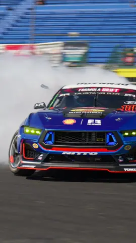 Coming in hot! 🔥 #drift #formuladrift #mustang #driftstang 