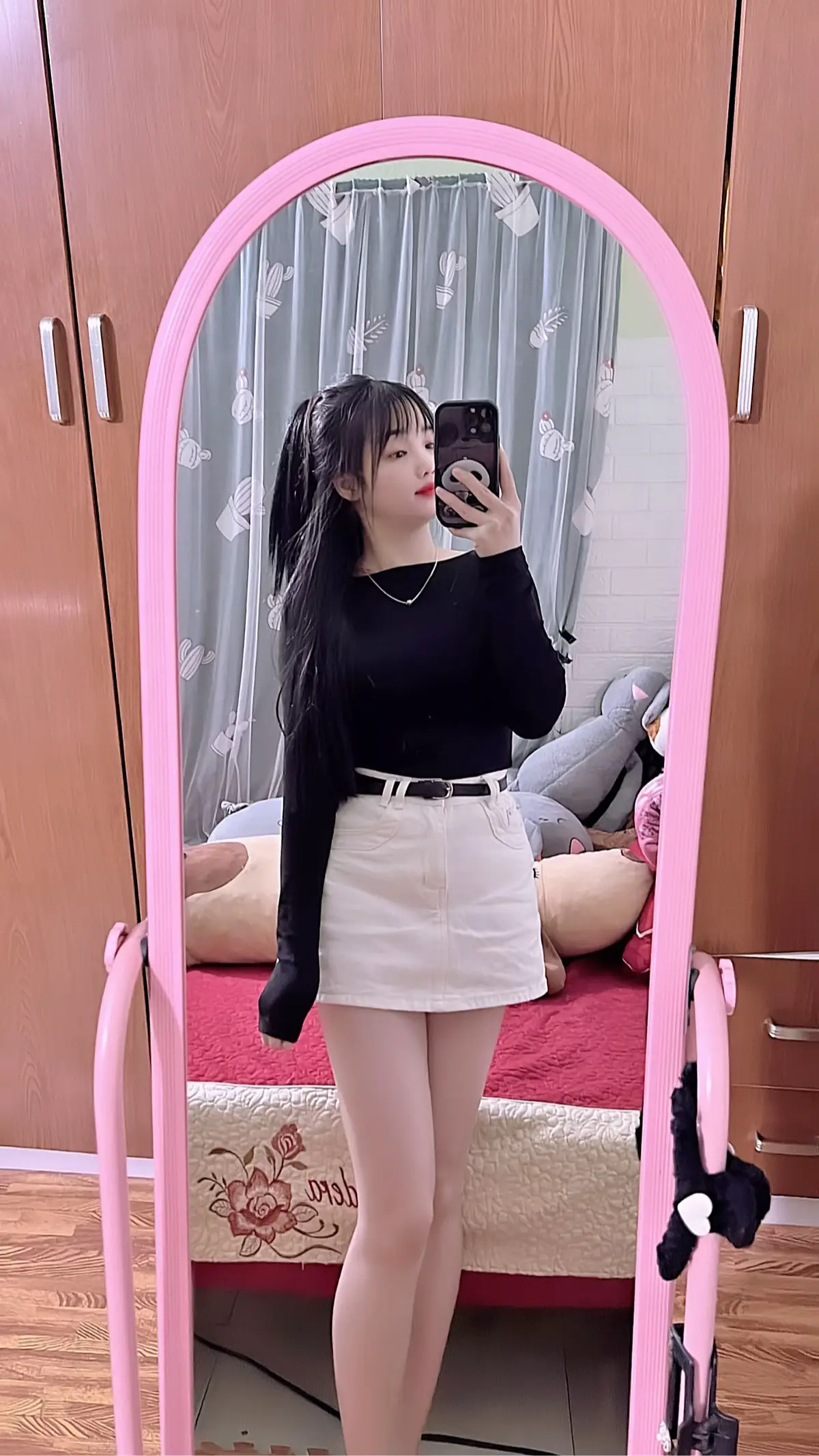 Bên nhau 2 chữ chung tình xa nhau 4 chữ chúng mình chia tay + một máy chung tình nhất xóm 😊