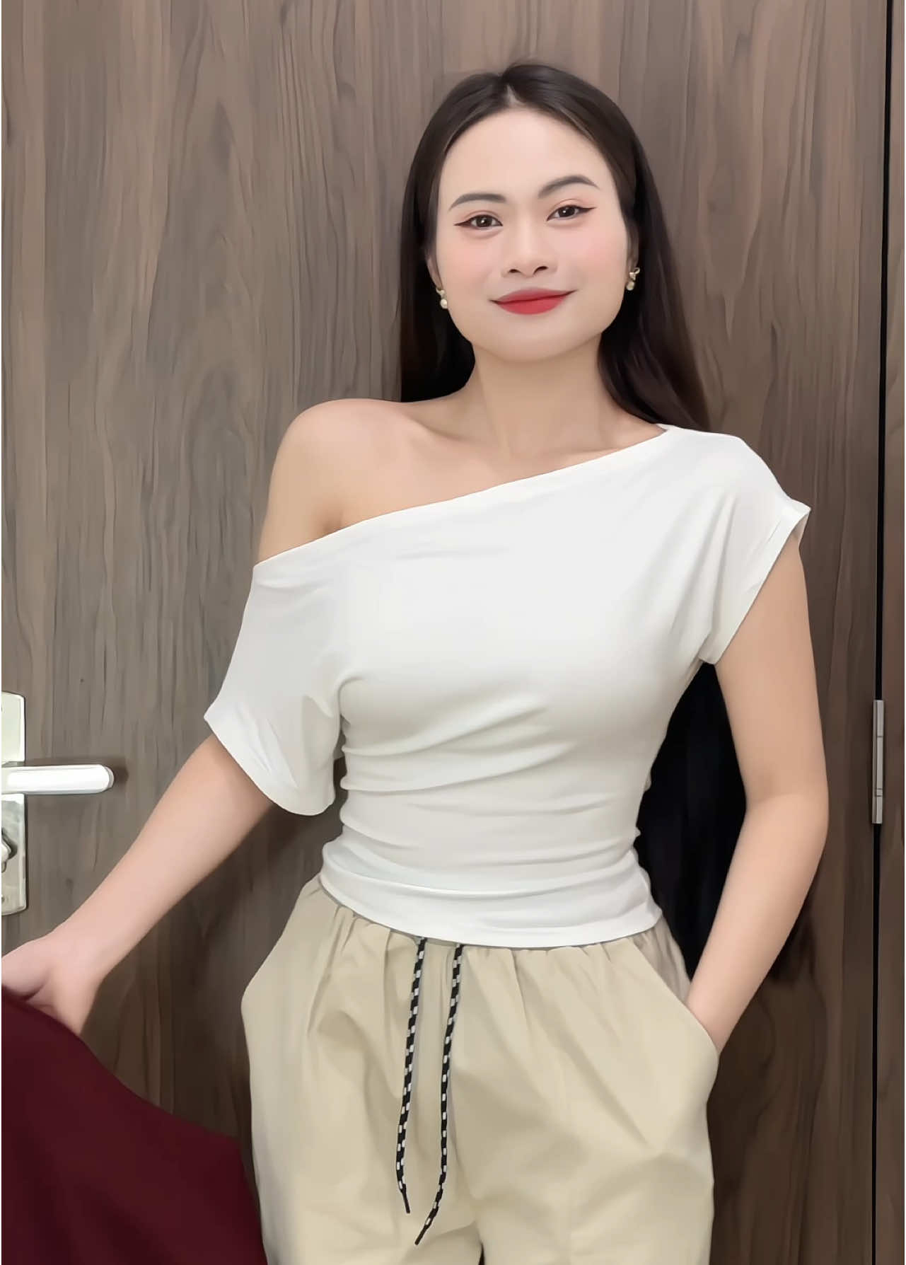 Áo trễ vai form đẹp quá mấy chị ơi