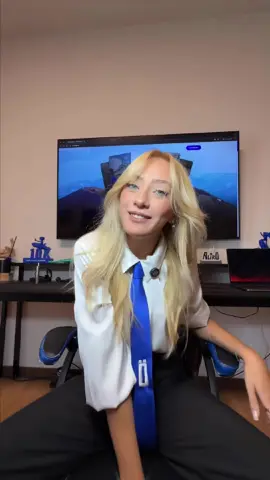 🥤🍫 Perché i video di refill esplodono di views? Non è magia, è psicologia. ➡️ Nei primi secondi vedi il caos trasformarsi in ordine: lattine, snack e bibite messi al posto giusto. Il cervello gode, letteralmente. 🔥 È il bisogno di controllo, di perfezione. E poi c’è il loop: guardi un refill, e vuoi subito vedere il prossimo. Risultato? Milioni di minuti di attenzione bruciati davanti a un frigo. 👉 La verità è questa: quei video non riempiono solo scaffali… riempiono TikTok. #AltroAgency #SocialMedia #ViralVideo #ContentStrategy