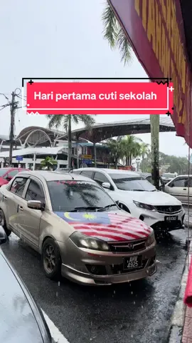 Hari pertama cuti sekolah..Alhamdulillah semakin ramai orang di Lumut #hasillautmahathir #cutisekolah #lumut #manjung 