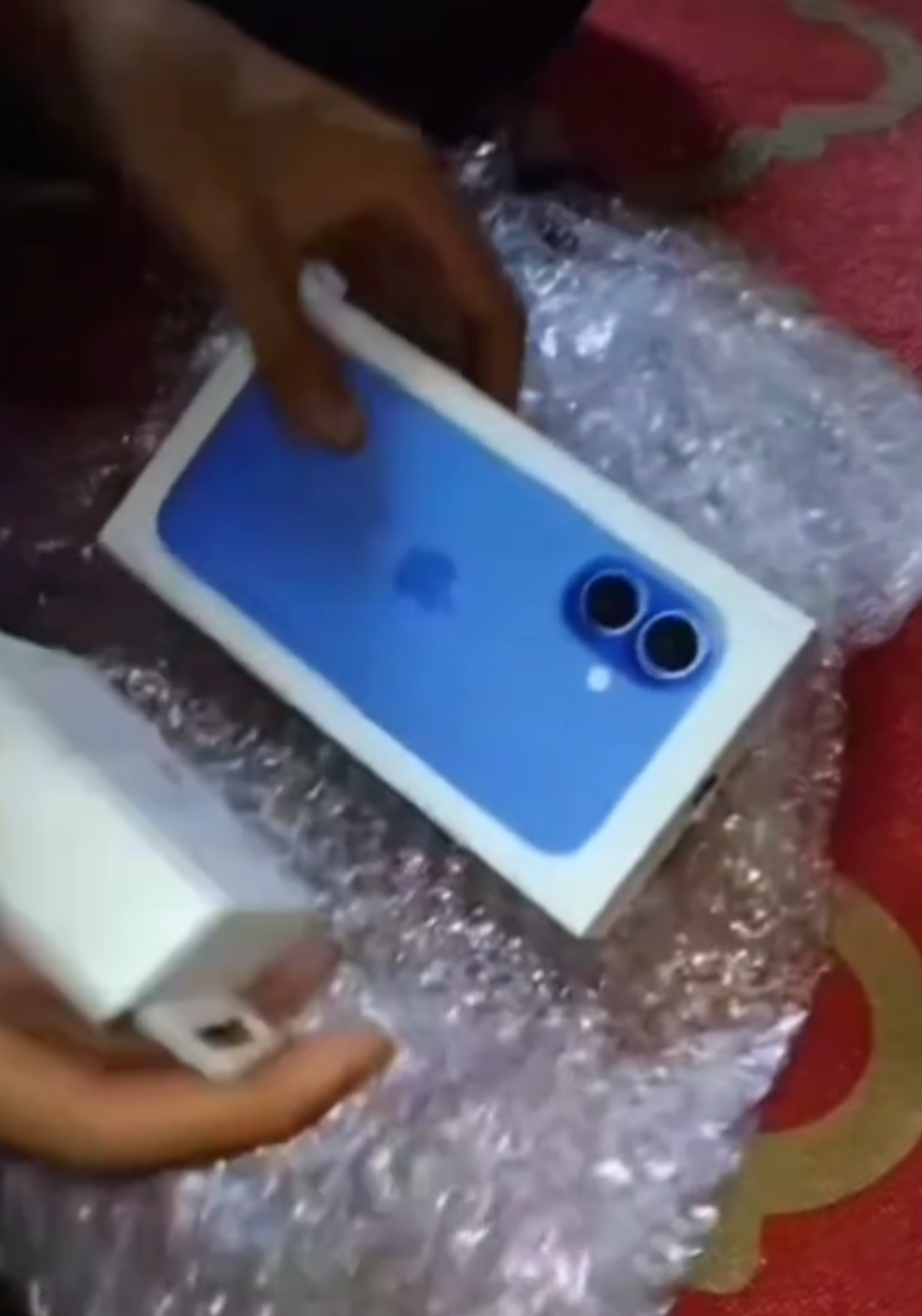 next giliran siapa lagi nih yg mau🥳 #iphone #spesial #buatkamu #fyp 