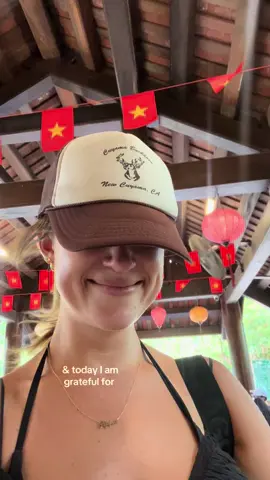 Amongst many other things 😂 #biggestfan #vietnam #solotravel #biggest 