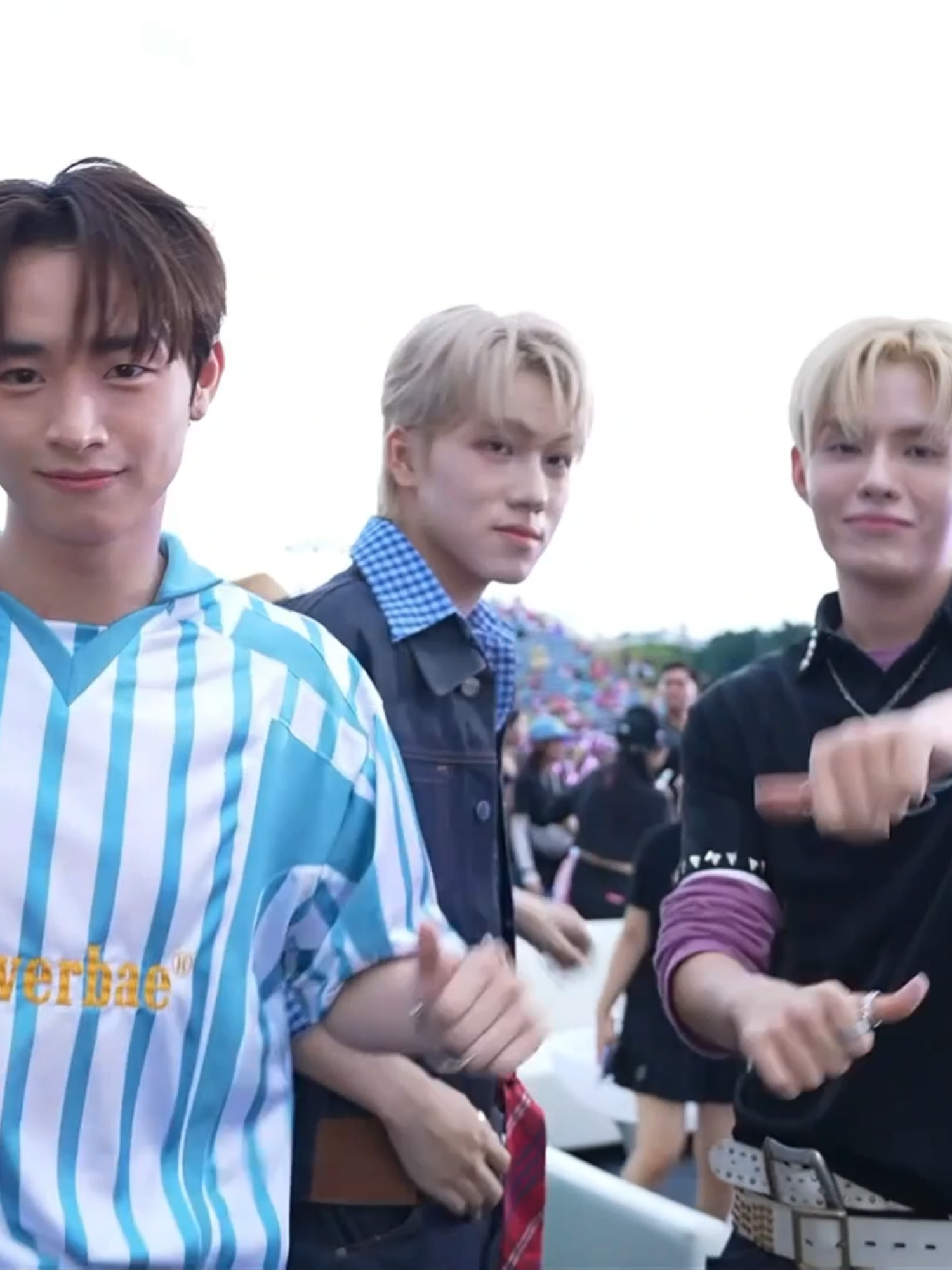 Visual tràn màn hình của 3 anh em Dillan Hoàng Phan, CôngB và Nam Sơn ở concert Em Xinh Say Hi  🥹🥹🥹☺️ #DillanHoangPhan #CongB #DoNamSon #AnhTraiSayHi2025