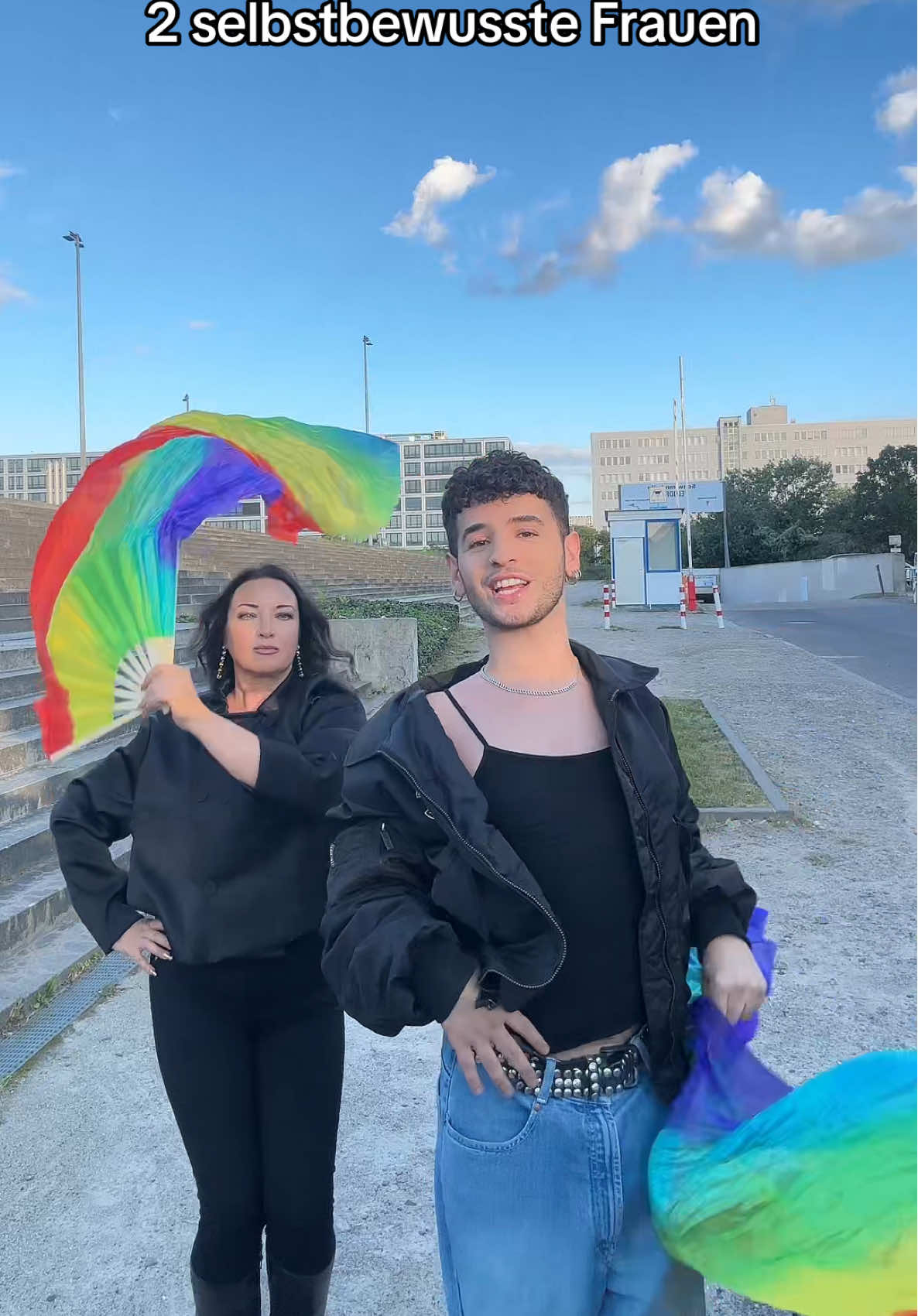 sie hat mir einf so 🌈 flaggen geschenkt beim musikvideo dreh 😩 heule so süß  @woistlenamama #fyp #barankok #berlin #woistlenamama 