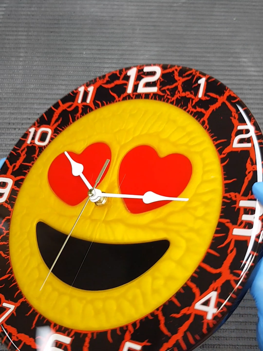 ❤️⏳ Love + Time = the most valuable things we have. That’s why I created “Cuore Rosso” – a resin art clock with the iconic heart-eyes emoji, symbol of passion, joy, and pure emotion. 🔥 Limited edition – only 10 handmade clocks worldwide. Each one is signed, numbered, and crafted with my unique epoxy resin technique. Would you hang this emoji resin clock on your wall? 👉 Check if it’s still available – link in bio. #fxpart  #handmadeclock  #ResinClock #EpoxyArt #WallClock 