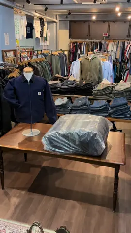 carharttジャケット大量入荷‼︎🔥 店内常に100着overご用意ございます 必ずお気に入り見つかります👍 沢山のご来店お待ちしております🙏 #古着屋 #古着 #carhartt