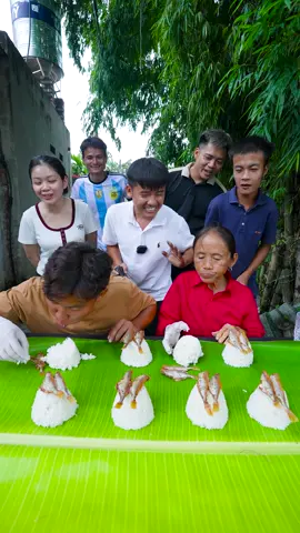 Trò Chơi Thi Ăn Cơm Trắng Cá Mắm Cười Toác Mồm#hungvlog 