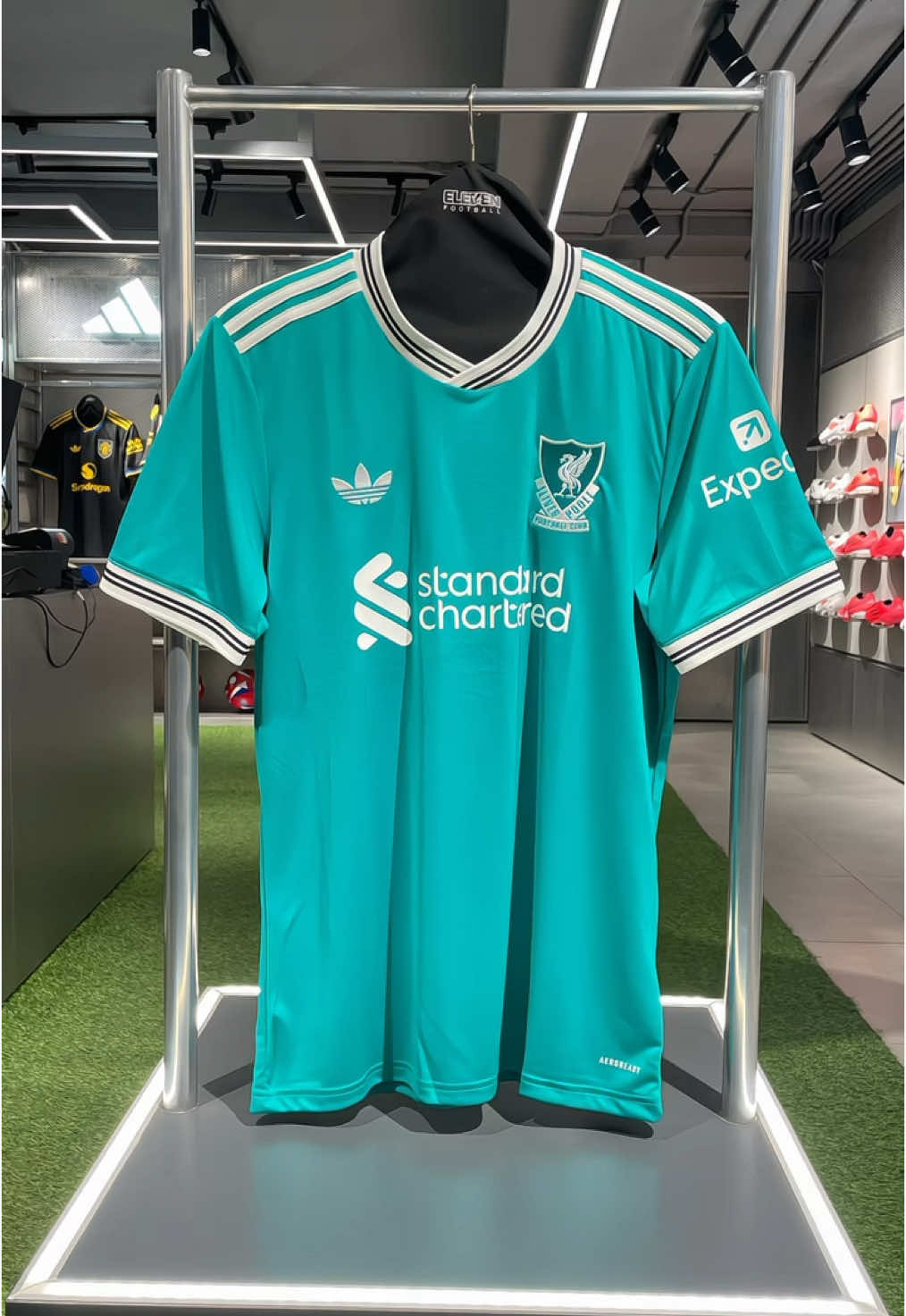 Adidas Liverpool Third Jersey 2025/2026 escription Infused with Liverpool FC and adidas DNA, the LFC adidas Mens 25/26 Third Short Sleeve Jersey is built to keep fans comfortable. A modern football classic inspired by Liverpool FC's storied 3-Stripes history. The tonal vertical stripes on this elegant Third Jersey come in unmistakable adidas equipment Green. On the chest, that vintage club badge shares the spotlight with a Trefoil for the first time since 1991. Created for travelling Reds, this shirt includes moisture-managing AEROREADY so it feels as good as it looks. Price: Rp 1.200.000 Code : JV6428 #LFC #Adidas #Jersey #thirdjersey