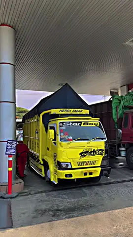 Mode kinclong✨#Starboy #herexjabar #herexstyle #fyppppppppppppppppppppppp #herextiktok #cantermaniaindonesia #truklovers #trukmbois 