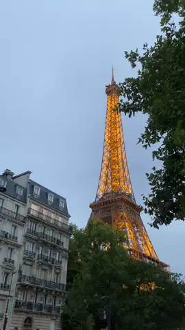 Souvenirs parisiens, coeur rempli 💌 @valeeeeentin__  #paris #lover #weekendtrip #mode #couplegoals 