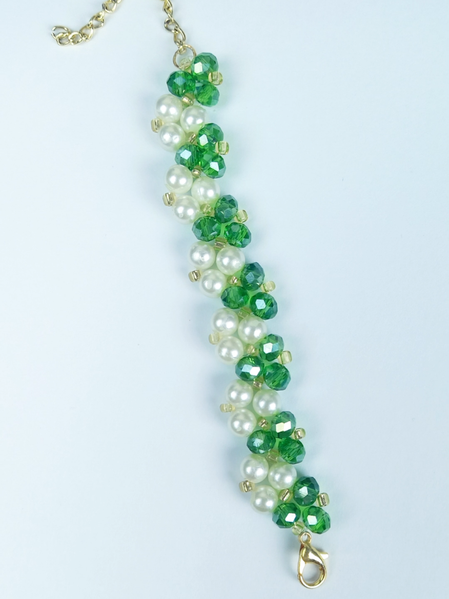 Making a beaded bracelet  عمل سوار خرز