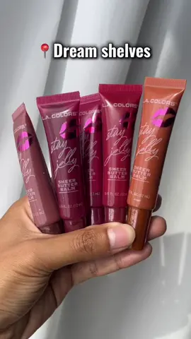 Zachte, gehydrateerde lippen in één swipe? 💋 De LA Colors Stay Jelly Sheer Butter Balm is een must-have! Deze jelly balm voelt licht aan, geeft een subtiele kleur en houdt je lippen soepel en gezond. ✨Perfect voor dagelijks gebruik — geen plakkerig gevoel, alleen maar zachte glans! Kom langs en probeer het zelf! 📍Kwattaweg 317, hk Kuldipsingh St. 📲7425910 📍Gompertsstraat 92, boven 📲7672701 🕘 Open van ma-za 9.00–18.00 #SurinameBeauty #SurinameShops #LACOLORS #LipCare #StayJelly#fypシ #viral #foryoupage 