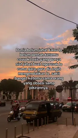 ex is scary bayangin lu punya mantan Yang toxic abis dan obses banget. hidup jdi di ganggu dan diteror habis habisan, gaboleh ada orang lain di hidup lu, hidup lu di kekang, dan dia bakalan ngelakuin hal gila kalo lu ga mau lagi sama dia, hidup di buat ga tenang karna pikiran negatif dia yang selalu nuduh lu yang engga engga dan- diancam habis habisan, hidup lu di buat kacau dan berantakan habis habisan, dan ga boleh ada orang lain selain dia. pliss siapapun aku cape😭 #ibsound #fyp #toxic