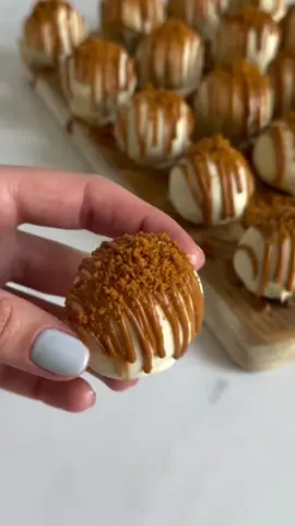 Rich Biscoff chocolate-coated balls—crunchy, creamy bites of Biscoff spread wrapped in smooth chocolate. #biscoff #balls #chocolate #coating #creative #awesome #shorts #fypage #trending 