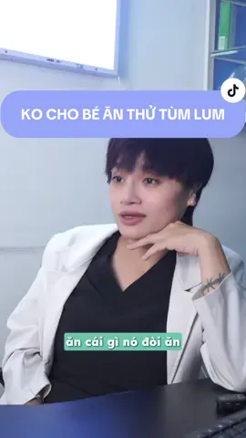 Mình đang ăn, bé thấy với tay đòi ăn thì mẹ ko nên cho con ăn thử nhé! #bacsitrangbaby #roiloantieuhoa #phongkhambacsitrang #dinhduongnhi #dangthaiminhtrang 